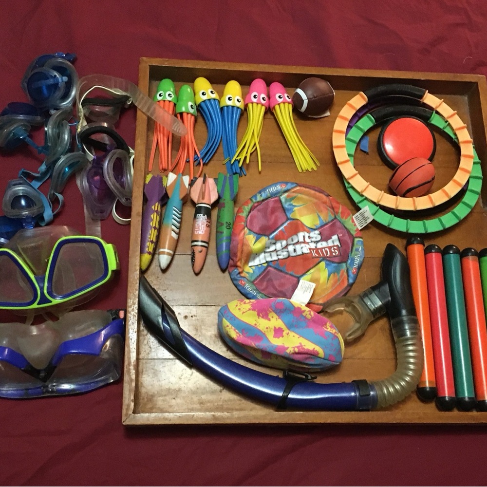Bag full of pool toys. Includes mini toypedos and diving sticks in a mesh bag